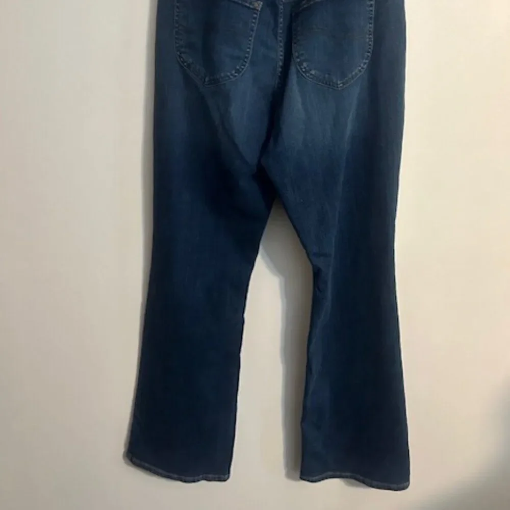 Lee Regular Fit Midrise Boot 5 pocket distressed denim jeans, size 18M
